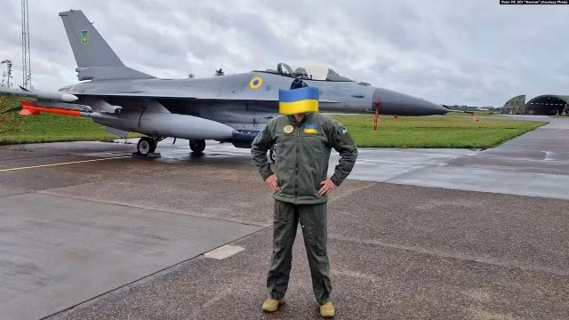 Canada đã tham gia sứ mệnh đào tạo phi công F-16 của Ukraine, các nguồn tin của Anh trích dẫn lời Bộ trưởng Quốc phòng Canada, Bill Blair, cho biết. Sáng kiến này dự kiến sẽ tiêu tốn của người nộp thuế Canada 389 triệu USD trong 5 năm tới, đây là thời gian dự kiến của chương trình. F16 1.jpg