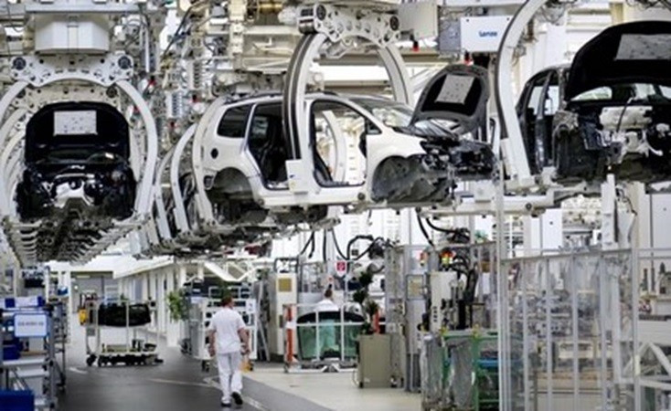 Năm ngoái, Volkswagen đã công bố kế hoạch cắt giảm 35.000 việc làm, thu hẹp năng lực sản xuất tại Đức. Gần đây, công ty chứng kiến sự sụt giảm đáng kể về lợi nhuận do doanh số bán hàng yếu ở châu Âu, Trung Quốc và Mỹ. d-6.png