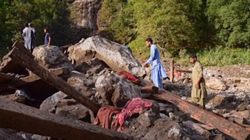 Thủ tướng Pakistan Shehbaz Sharif đã ra lệnh sơ tán du khách và tất cả những người bị ảnh hưởng bởi lũ lụt. 12.jpg