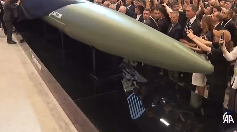 Và trong lần bắn thử nghiệm gần đây nhất, tên lửa đã bắn trúng mục tiêu một cách chính xác. Tôi xin chúc mừng tất cả các đồng nghiệp đã đóng góp vào thành công này”. ten-lua-5.jpg