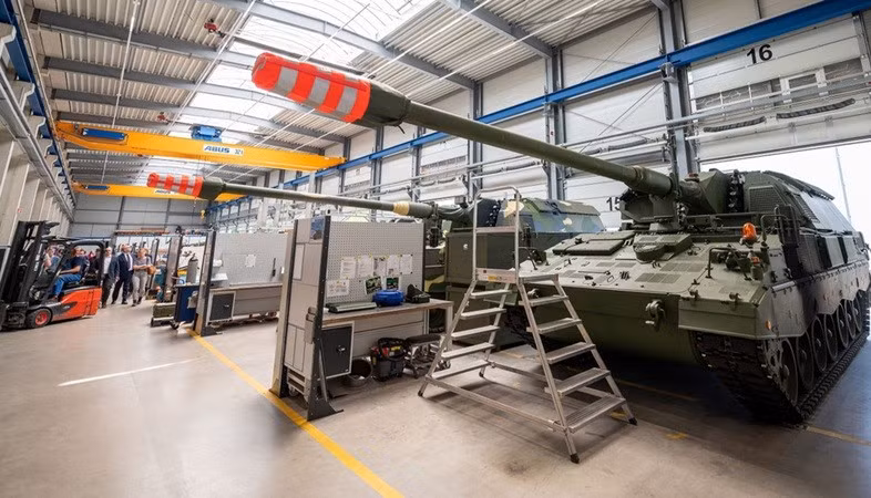 Vào tháng 2/2025, Giám đốc điều hành Rheinmetall, Armin Papperger, lập luận rằng, ngay cả khi giao tranh kết thúc, thì việc châu Âu cho rằng, có một "tương lai hòa bình" là "sai lầm". lo-6.jpg