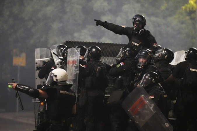 Dự án tái thiết trị giá 16 triệu euro này đã hoàn thành chỉ bốn tháng trước khi vụ việc xảy ra, làm dấy lên cáo buộc tham nhũng và tắc trách. bieu-tinh-5.jpg