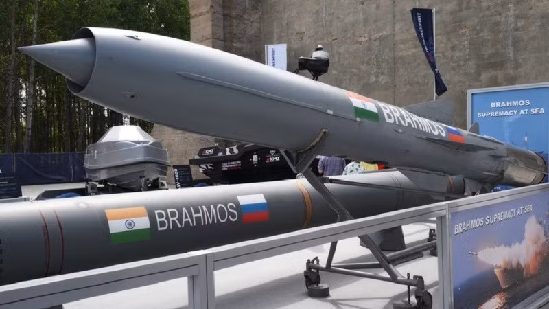 Theo ông Rane, người Moscow, có rất nhiều biến thể BrahMos, cả Nga và Ấn Độ đã cải tiến chúng trong nhiều năm qua. ten-lua-1.jpg