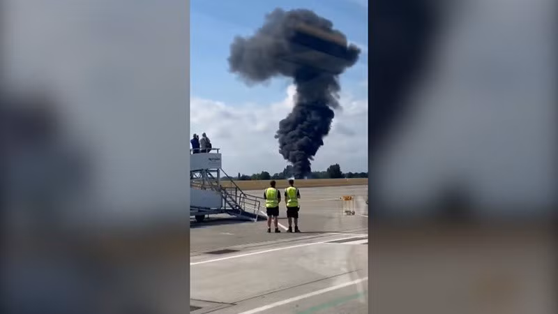 Theo cơ quan y tế địa phương, bốn xe cứu thương, bốn xe của đội ứng phó khu vực nguy hiểm và một máy bay cứu thương đã được triển khai đến hiện trường. roi-5.jpg