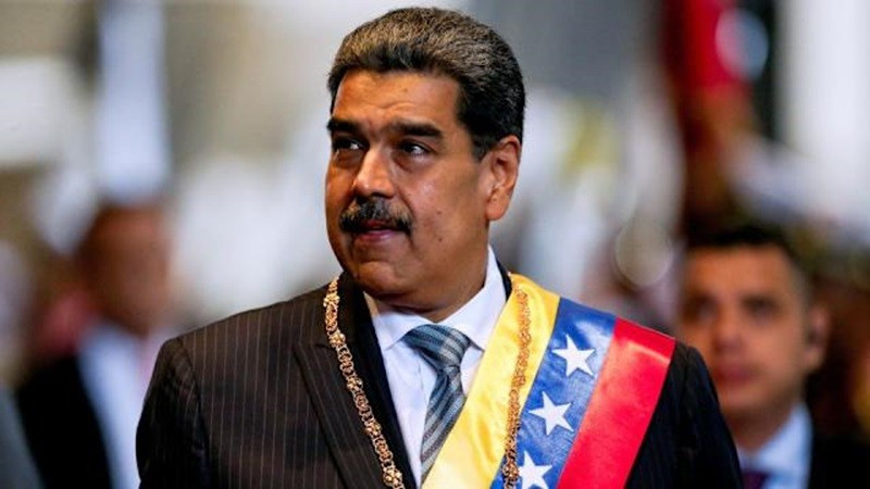 Ông Scott còn là đồng tác giả của Đạo luật DỪNG MADURO năm 2024, trong đó treo thưởng 100 triệu đô la cho thông tin dẫn đến việc bắt giữ và kết án nhà lãnh đạo Venezuela. tt-ve-2.jpg