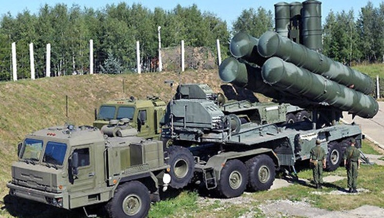 S-500 là thế hệ mới nhất của hệ thống tên lửa đất đối không của Nga. Hệ thống này có nhiệm vụ đánh chặn tên lửa đạn đạo xuyên lục địa (ICBM), máy bay cảnh báo sớm và kiểm soát trên không. s4.jpg