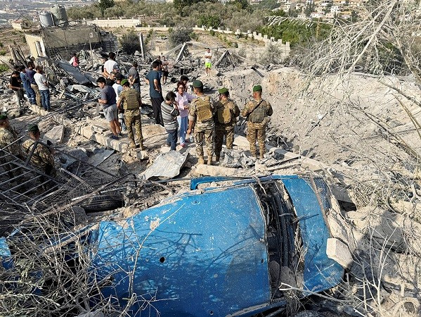 Người phát ngôn IDF, Avichay Adraee, đã ban hành ba lệnh sơ tán đồng thời lúc 3 giờ chiều (giờ địa phương) hôm 6/11, với bản đồ cho thấy các tòa nhà ở các làng Aita al-Jabal, Al-Tayyiba và Tayr Debba. khong-kich-5.jpg