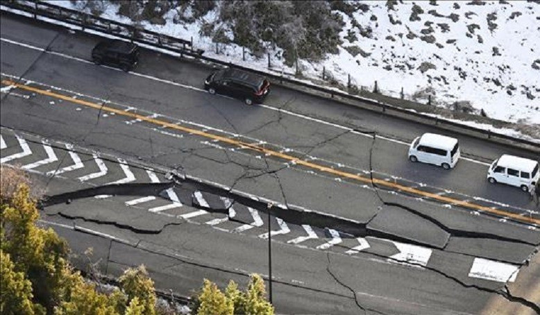 Trận động đất xảy ra lúc 23 giờ 15 phút (giờ địa phương) ngày 8/12, có tâm chấn ngoài khơi bờ biển phía đông tỉnh Aomori, phía nam Hokkaido. dong-dat-1.jpg