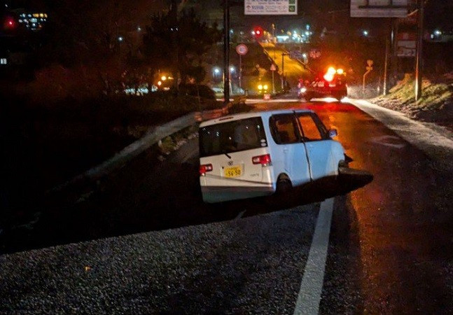 Trận động đất xảy ra ở độ sâu khoảng 54 km, và rung chấn được cảm nhận ở cấp 6 theo thang cường độ động đất của Nhật Bản tại một số khu vực. dong-dat-2.jpg