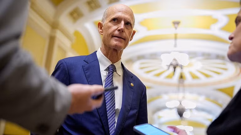 Trong một cuộc phỏng vấn với CBS News hôm 26/10, Thượng nghị sĩ Rick Scott, thành viên Ủy ban Quân vụ và Quan hệ Đối ngoại Thượng viện, cho rằng, chính quyền Tổng thống Venezuela sắp kết thúc. thg-nghi-1.jpg