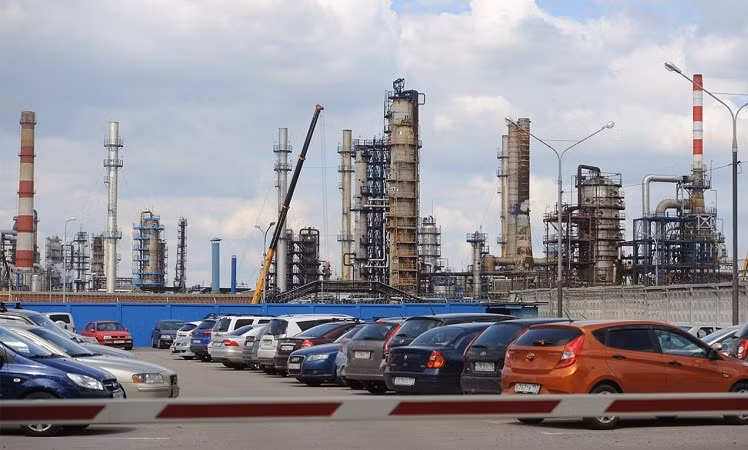 Giá xăng tại các trạm xăng ở Nga đã tăng kể từ cuối tháng 6. Mặc dù tuần trước, nước này ghi nhận mức giảm phát đầu tiên trong năm nay (0,05%), giá xăng vẫn tăng 0,3% từ ngày 15 đến 21/7. nga-7-3239.jpg