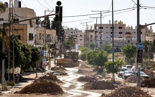 Israel đã phát động chiến dịch quân sự ở Gaza để đáp trả cuộc tấn công bất ngờ của Hamas khiến 1.200 người thiệt mạng và 250 người khác bị bắt làm con tin vào tháng 10/2023. tan-cong-4.jpg