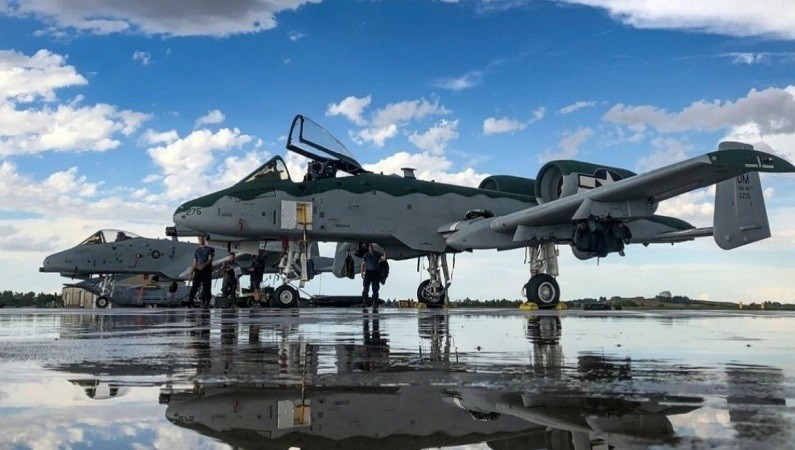 Không quân Mỹ và Quốc hội Mỹ từ lâu đã có những bất đồng, trong đó Không quân muốn loại biên càng nhiều máy bay càng tốt, còn Quốc hội tích cực ngăn chặn những ý định đó. loai-1.jpg