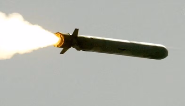 Tổng thống Nga Vladimir Putin sau đó cảnh báo rằng, quan hệ giữa Moscow và Washington sẽ bị hủy hoại trong trường hợp Mỹ gửi tên lửa Tomahawk cho Ukraine. ten-lua-3.jpg