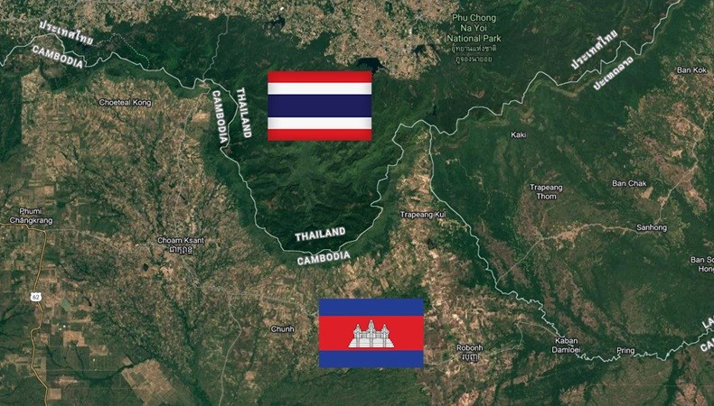 Một cuộc họp sau đó đã đạt được thỏa thuận ngừng bắn, bước đầu tiên hướng tới chấm dứt khủng hoảng. Tổng thống Mỹ Donald Trump sau đó đã dùng đàm phán thương mại với hai nước để thúc đẩy việc giảm leo thang. xung-dot-2.jpg