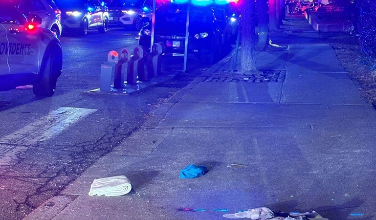 Tổng thống Donald Trump cho biết, ông đã được báo cáo về vụ xả súng kinh hoàng này. "Cầu Chúa phù hộ cho các nạn nhân và gia đình các nạn nhân!", ông viết trên nền tảng Truth Social của mình. xa-9.jpg