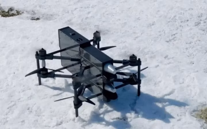 Tính năng chính của UAV mới này là tích hợp trí tuệ nhân tạo (AI), cho phép nó tạo thành 10 bầy, mỗi bầy tối đa 10 UAV, tất cả đều được điều khiển bởi một người vận hành. uav-1.jpg