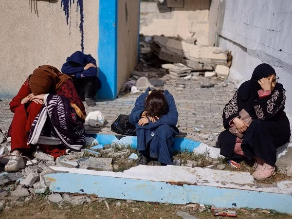 Hiện một phần ba trong số 2,1 triệu dân ở Gaza đã không được ăn trong nhiều ngày, trong khi một phần tư phải đối mặt với tình trạng giống như nạn đói, với 100.000 phụ nữ và trẻ em bị suy dinh dưỡng cấp tính. 14.jpg