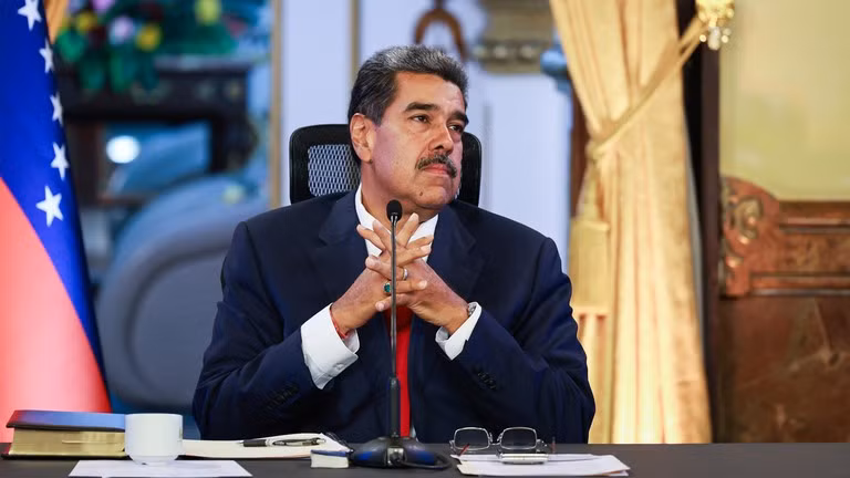 "Thời của ông Maduro sắp hết rồi. Dù là nội bộ hay bên ngoài, tôi nghĩ sẽ có chuyện gì đó xảy ra", ông Scott nói, gợi ý rằng, nhà lãnh đạo Venezuela nên "đến Nga hoặc Trung Quốc". dap-tra-2.jpg