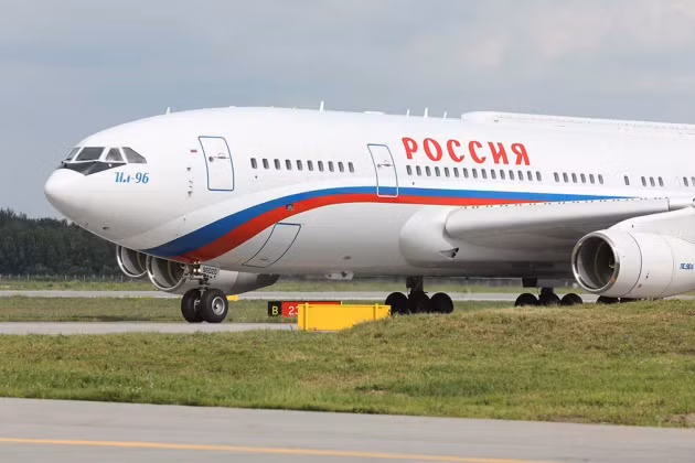 Các quan chức chưa xác nhận ai là người trên chiếc Il-96 đầu tiên, dù truyền thông Nga đưa tin rằng, các thành viên cấp cao của một phái đoàn chính phủ đang thực hiện chuyến tham dự các cuộc họp cấp cao ở Alaska. my-4.png