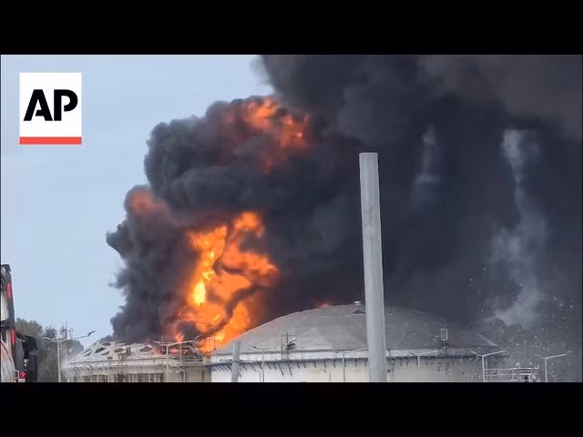 Các chuyên gia lưu ý, việc vô hiệu hóa các cơ sở như vậy gây thiệt hại trực tiếp và lâu dài cho tiềm năng kinh tế của Iran, tước đi khả năng bổ sung ngân sách và hỗ trợ các ngành công nghiệp liên quan. iran-11.jpg