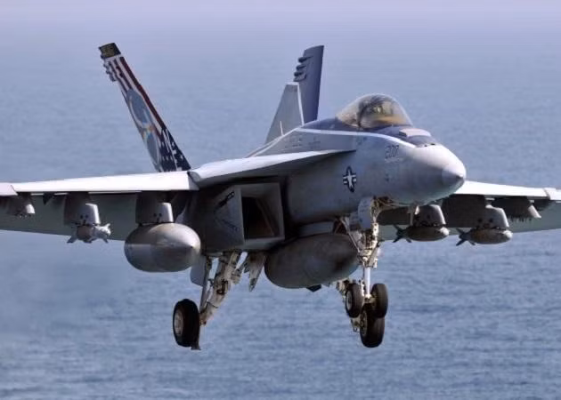 Ngoài F-18 của Phần Lan, NATO đã triển khai nhiều máy bay khác nhau để đảm bảo an ninh cho Vịnh Phần Lan, một khu vực có ý nghĩa chiến lược quan trọng do gần Nga và một số quốc gia thành viên NATO. F18 8.jpg