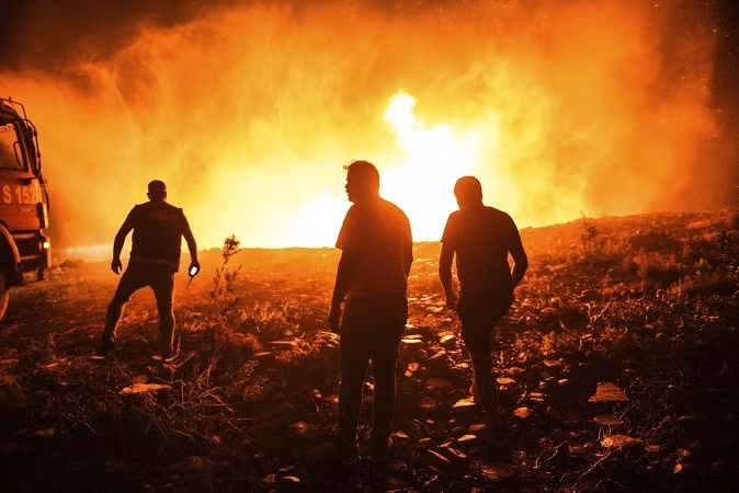 Izmir, thành phố lớn thứ ba của Thổ Nhĩ Kỳ, chào đón khoảng 2 triệu du khách mỗi năm đến với các bãi biển, di tích lịch sử, sự kiện văn hóa, nhưng trong những ngày gần đây, đã trở thành tâm điểm của thảm họa môi trường. chay-rung-4.jpg