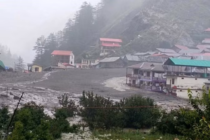 Các quan chức ứng phó thảm họa cho biết, hàng chục người có thể bị mắc kẹt hoặc mất tích, và nhiều ngôi nhà đã bị cuốn trôi. Chính quyền đang cố gắng xác định chính xác số người mất tích hoặc vẫn cần được cứu hộ. lu-4.jpg