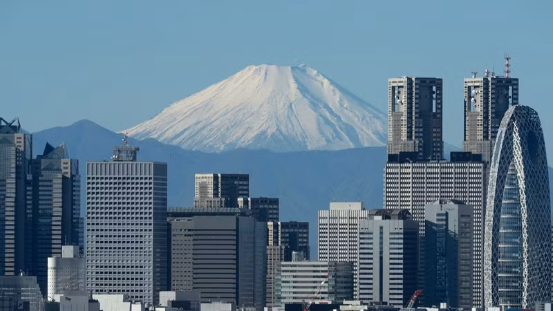 Núi Phú Sĩ, di sản thế giới được UNESCO công nhận, địa danh nổi tiếng thế giới và là biểu tượng của Nhật Bản, tuy nhiên, nơi đây đang quá tải vì lượng khách du lịch khổng lồ. leo-nui-1.jpg