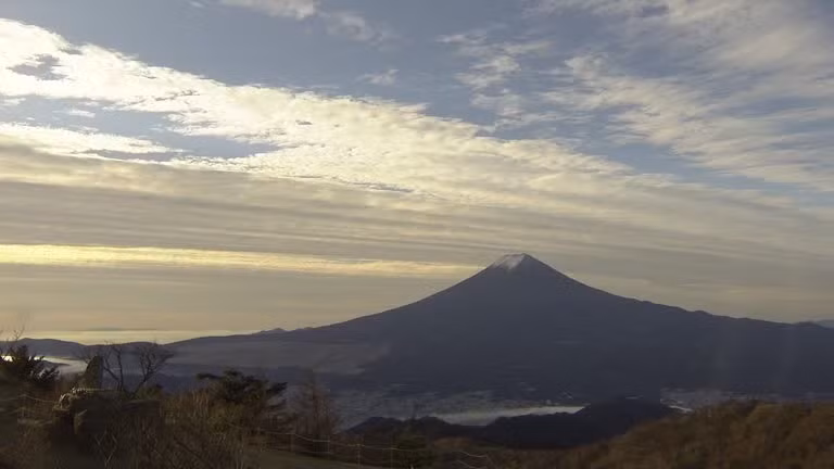 Những túp lều này nằm dọc theo những con đường mòn Fuji, và có thể cho thuê đối với những người chọn ở lại qua đêm thay vì cố gắng hoàn thành toàn bộ chuyến đi bộ đường dài trong một ngày. leo-nui-9.jpg
