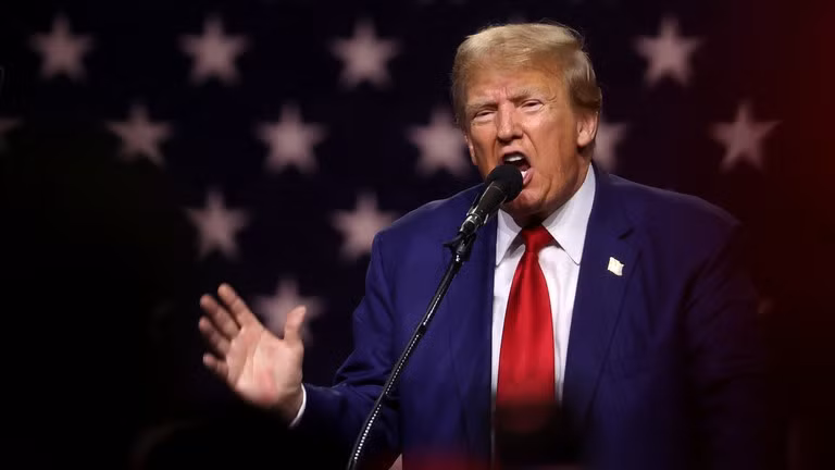 "Chúng tôi đã đạt được thỏa thuận với Hamas rằng, họ sẽ cư xử tốt, đúng mực, và tử tế, nếu không, chúng tôi sẽ ra tay tiêu diệt họ nếu cần thiết”, Tổng thống Trump nói với các phóng viên tại Nhà Trắng hôm 20/10. ong-trump.jpg