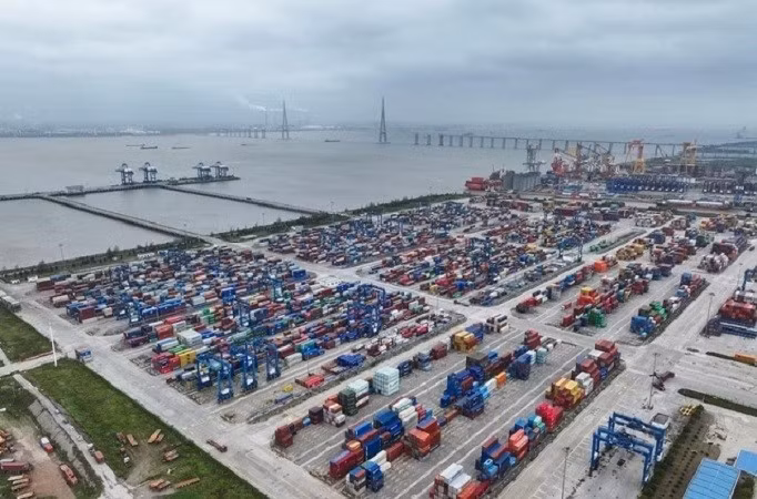 Vào tháng 8, Mỹ và Trung Quốc đã đồng ý tạm ngừng đối đầu thuế quan sau một cuộc chiến thương mại trong đó cả hai bên áp đặt các mức thuế ngày càng tăng. tq-12.jpg