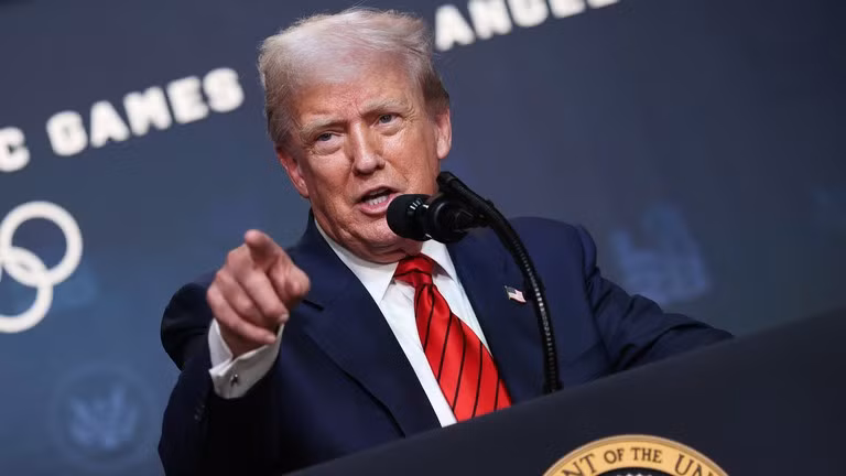 Trong buổi họp báo hôm 5/8, một nhà báo đã hỏi Tổng thống Trump liệu ông có dọn đường và ủng hộ Phó Tổng thống JD Vance làm người kế nhiệm ông và trở thành ứng cử viên tổng thống của Đảng Cộng hòa năm 2028 hay không. ong-trump-1.jpg