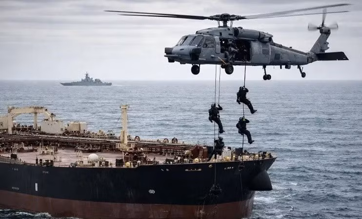 "Bộ Chiến tranh kiên quyết thực hiện nhiệm vụ tiêu diệt các hoạt động bất hợp pháp ở Tây bán cầu", Bộ Tư lệnh miền Nam tuyên bố, và cho biết thêm, vụ thu giữ này là một phần của Chiến dịch Southern Spear. chien-dihj.jpg