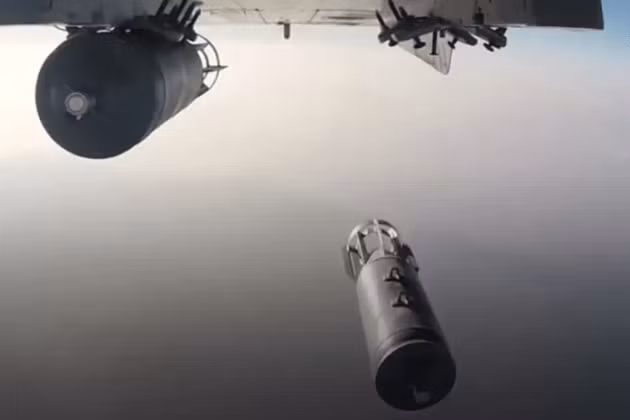 UMBP-5, được trang bị động cơ phản lực và mô-đun dẫn đường cải tiến, có tầm bắn lên tới 200 km. bom-1.png