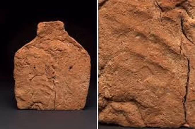 Dấu bàn tay được tìm thấy bên dưới ngôi nhà linh hồn, và rất có thể được hình thành khi người thợ gốm di chuyển mô hình trong khi đất sét vẫn còn ẩm và trước khi nó được nung trong lò. ban-tay-4.jpg