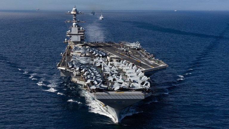Hôm 26/10, tàu khu trục USS Gravely của Hải quân Mỹ đã cập cảng Trinidad và Tobago, một quốc đảo chỉ cách bờ biển Venezuela vài km, để tham gia cuộc tập trận chung. tau-chien-2.jpg