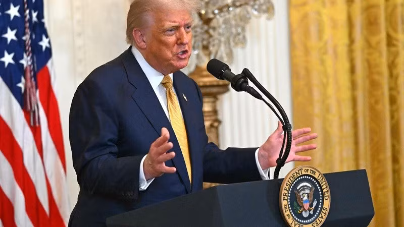 “Thỏa thuận này sẽ tạo ra hàng trăm nghìn việc làm - Chưa từng có điều gì giống như vậy. Có lẽ quan trọng nhất là Nhật Bản sẽ mở cửa đất nước cho thương mại”, ông Trump đã đăng trước đó trên Truth Social. ong-trump-3.jpg