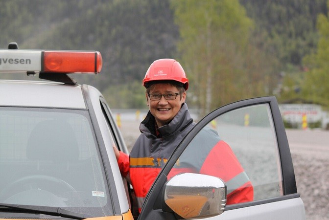 Anne Brit Moen, giám đốc dự án tại Skanska, công ty xây dựng đa quốc gia đang xây dựng phần phía bắc của đường hầm, đây là đoạn sâu nhất và dài 9 km, cho biết: giam-doc.jpg