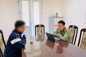 Đ.X.H tại cơ quan công an.(Ảnh CAHN).