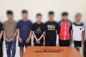 Nhóm đối tượng tại cơ quan công an. Ảnh: TG