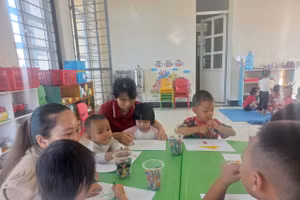 'Vợt' từng cột sóng, bám trường dạy chữ