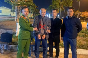 Vũ Hữu Thuyên (dấu X) bị bắt giữ sau 11 năm lẩn trốn ở nước ngoài.