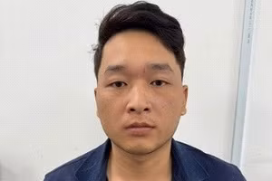 Ảnh: ​​​​​​​Đối tượng Trần Văn Linh tại cơ quan công an.