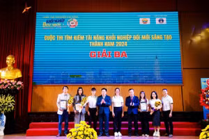 'Tễu Xanh' với ý tưởng đưa nghệ thuật múa rối nước vào trường học