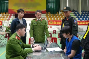 Một đối tượng trong đường dây lừa đảo.(Ảnh: BCA).