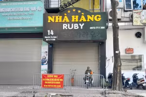Nhiều quán karaoke phải tạm dừng hoạt động.