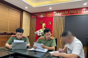 Anh T. tại cơ quan công an. (Ảnh: CAHN).