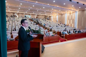 Kỹ thuật phẫu thuật thu gọn ngực phì đại không sẹo dọc tại SIAM Thailand