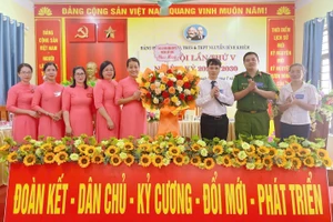 Ảnh: Đại hội Đảng bộ Trường Nguyễn Bỉnh Khiêm.
